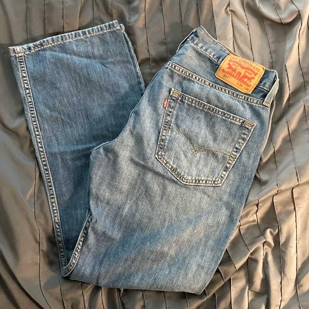 Levi’s mens bootcut blue jeans up for sale, waste size 32x30